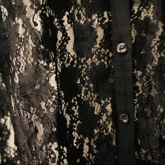 H&M | Sleeveless Lace Button-Up Top - Picture 6 of 9